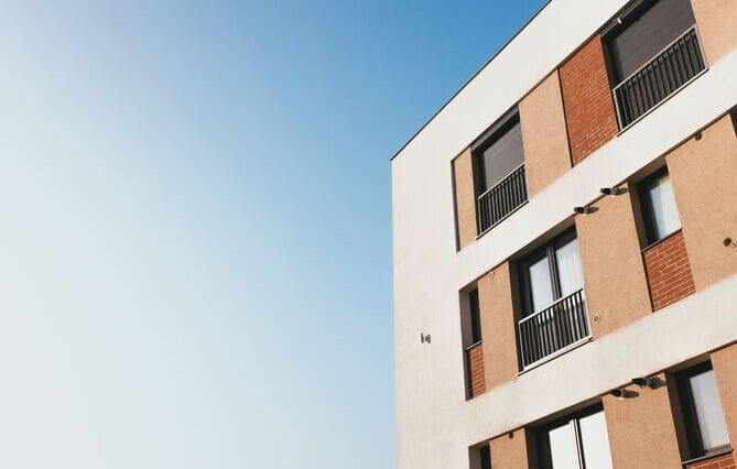 (75) Encadrement des loyers parisiens : une moyenne de 3 000 euros de trop perçu restituée aux locataires